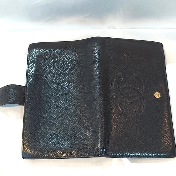 Chanel Caviar Wallet, Black CC Embossed. Pebbled caviar genuine leather. Luxury! - Picture 9 of 12
